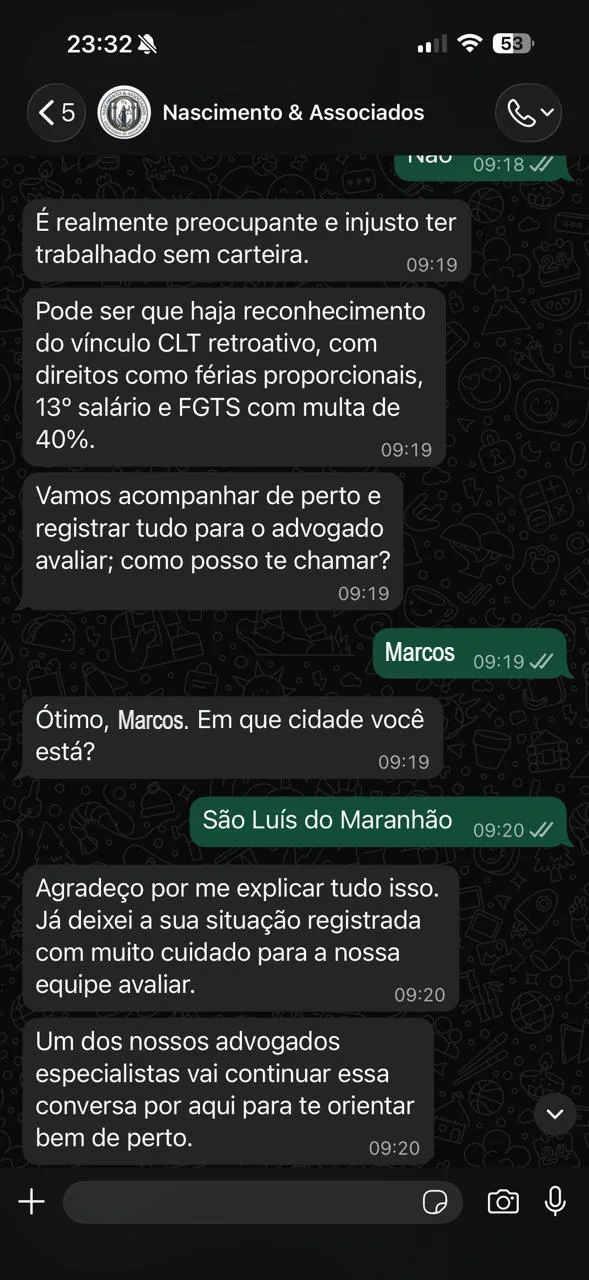 Conversa real no WhatsApp: a IA acolhe o caso trabalhista, registra os dados e encaminha ao advogado